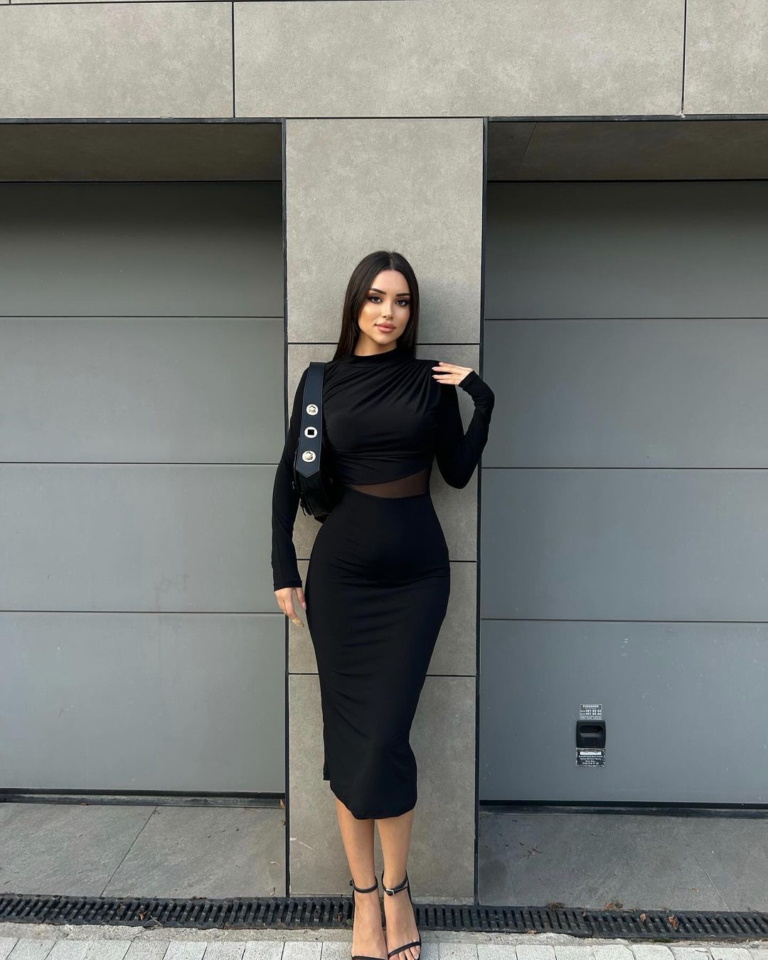 Robe moulante détail tulle